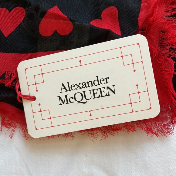 Alexander McQueen scarf. Skull and heart design. Made in Italy. - Picture 2 of 3